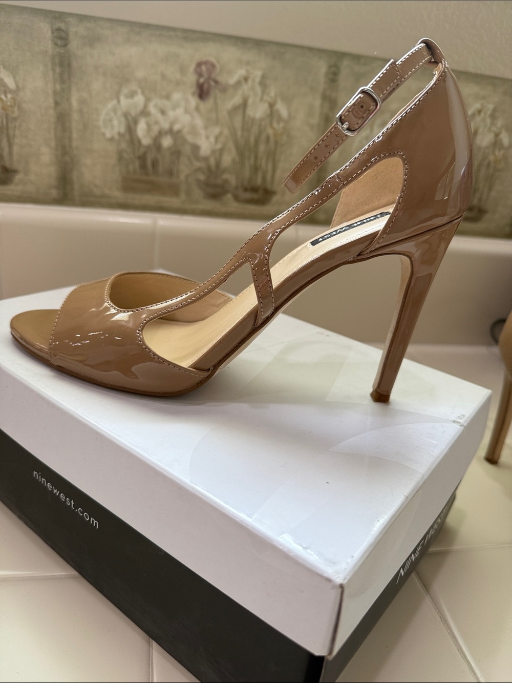 Nine West - Picture 4 of 8